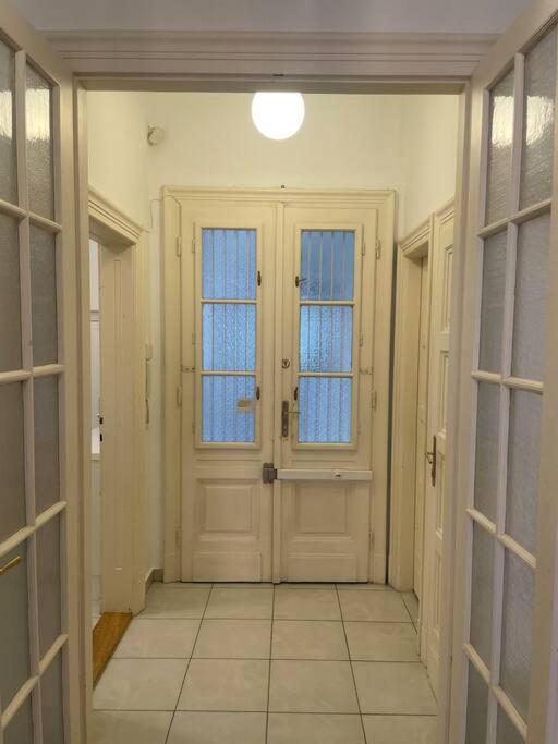 3 Bedroom By The Parliament Apartamento *
