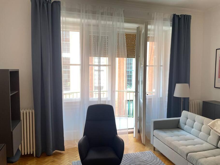 Apartamento 3 Bedroom By The Parliament